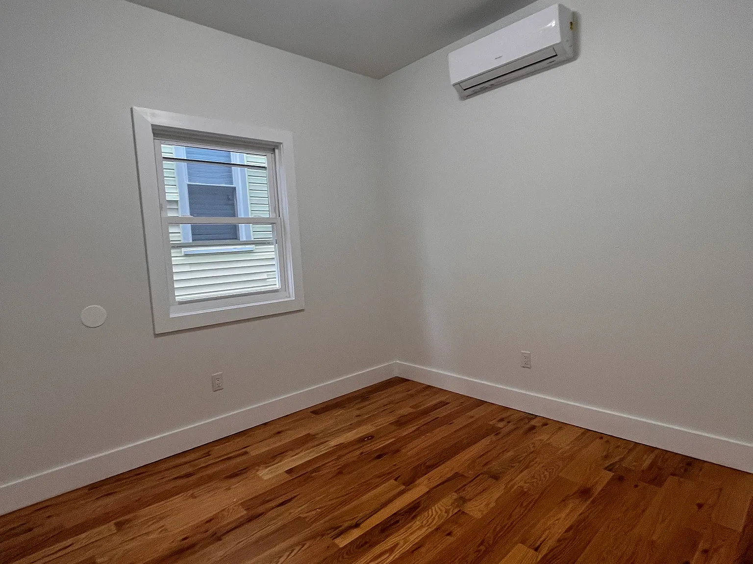 3 bed, 1000 sqft, $2,000 — Photo 3