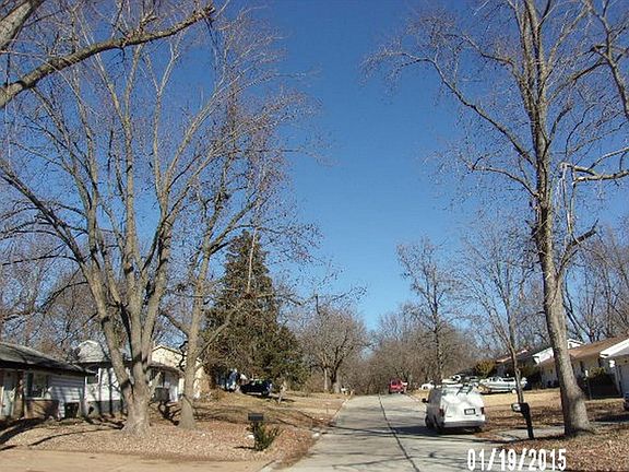 5th image of 10124 Crown Point Dr