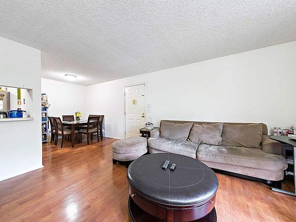 2nd image of 124 Sussex Pl #1609