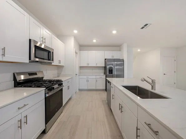 35223 Gravelly Dr, Zephyrhills, FL 33541