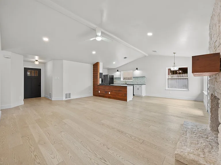 8708 Huebinger Pass — Photo 6