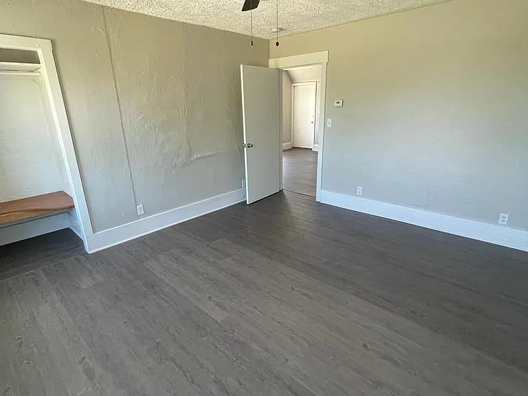 1119 W 2nd St #1 — Photo 3