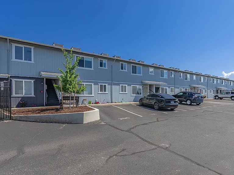 Royal Apartments - Carson City, Nevada — Photo 2