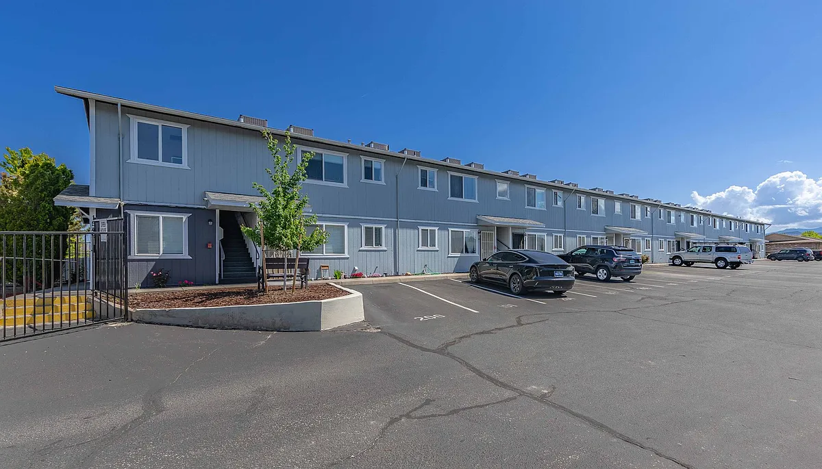 Building Photo - Royal Apartments - Carson City, Nevada