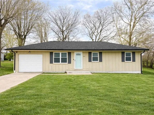 2802 Franklin Ave, Lexington, MO 64067