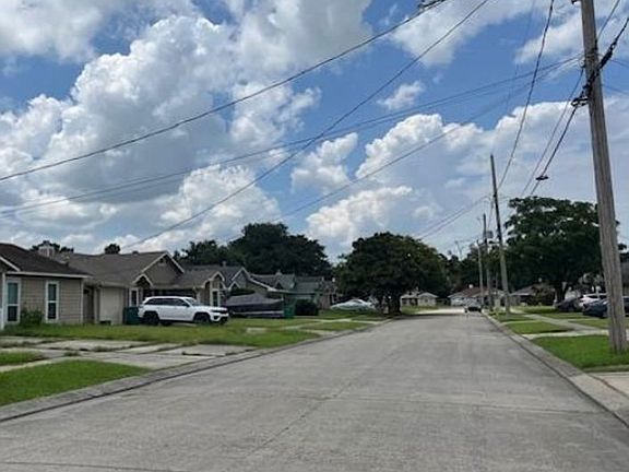 Exterior Neighborhood (street photo)