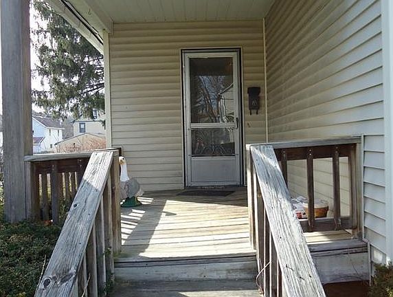 2nd image of 212 16th St NW