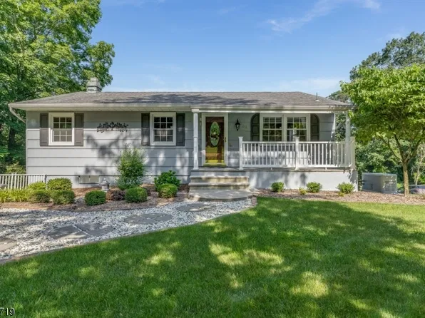 34 Brooklyn Rd, Stanhope Boro, NJ 07874