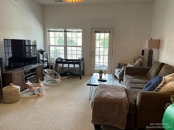 4th image of 1085 Joyce Ln