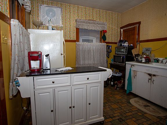 5th image of 5720 W Warwick Ave