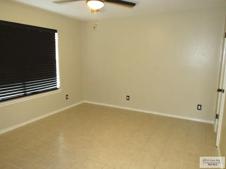 918 E Leggett Rd — Photo 16