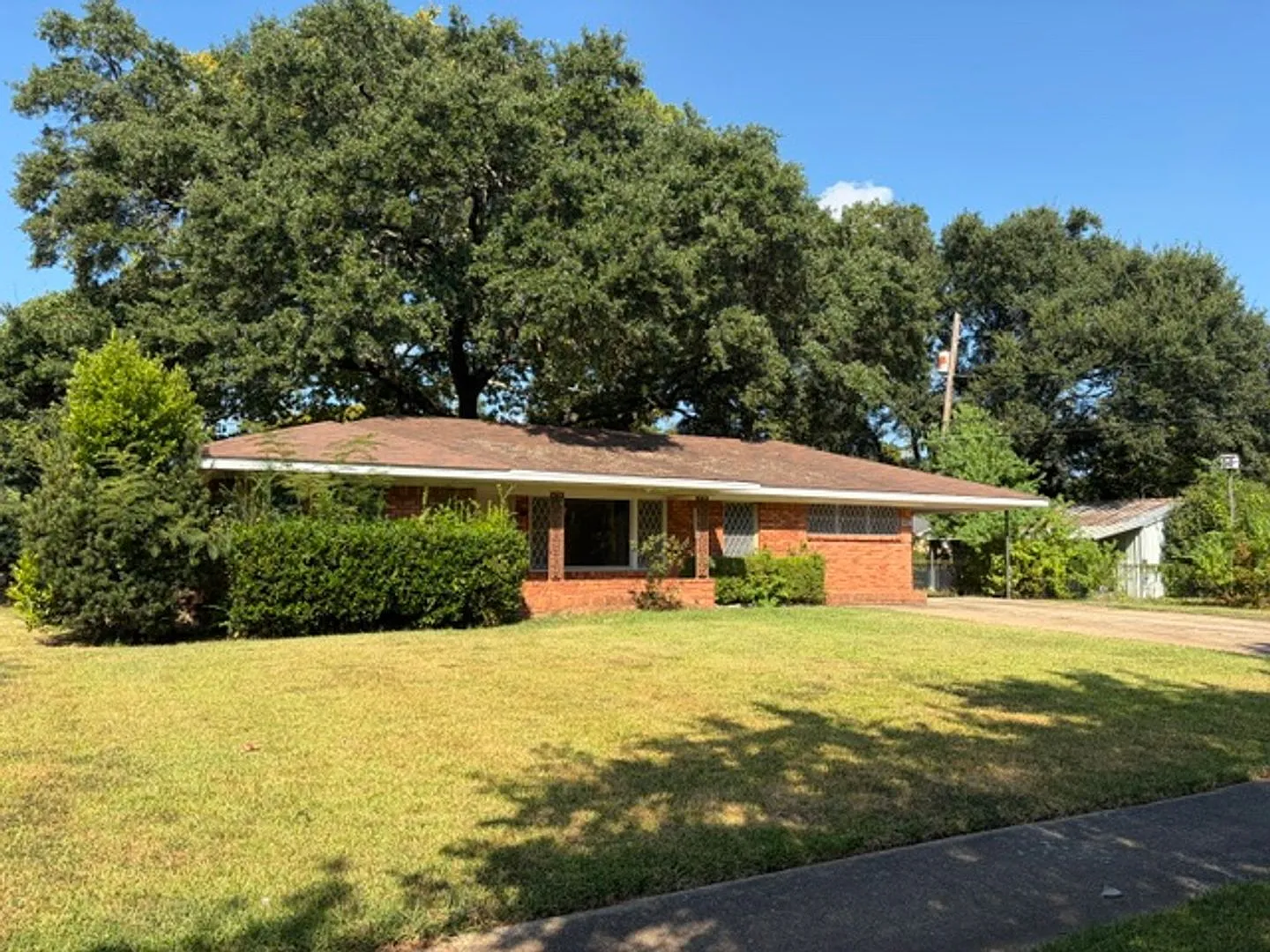 Cozy Old Greenacres Home — Photo 2