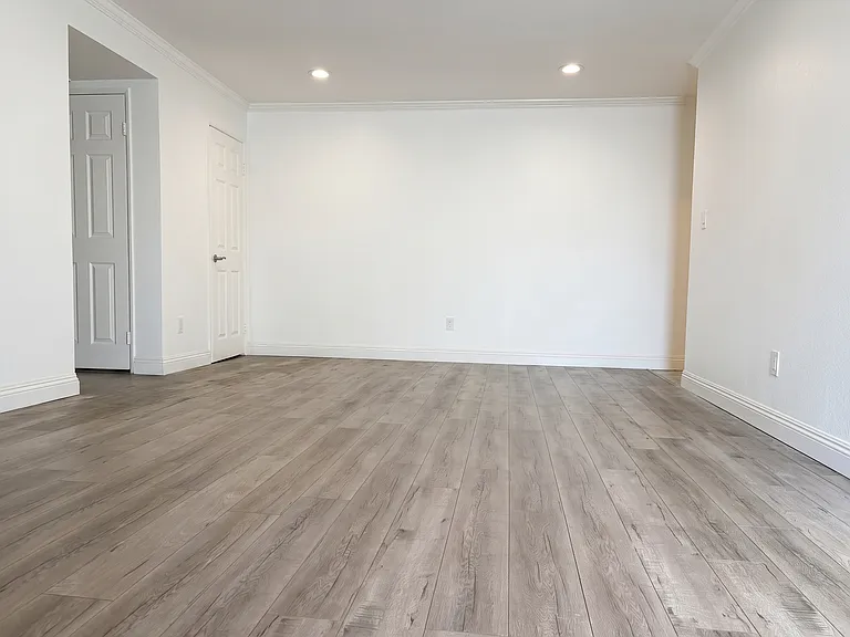 424 Oak St #140 — Photo 3