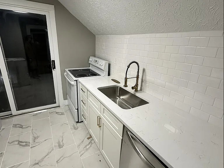 9707 Clifton Blvd #3 — Photo 15