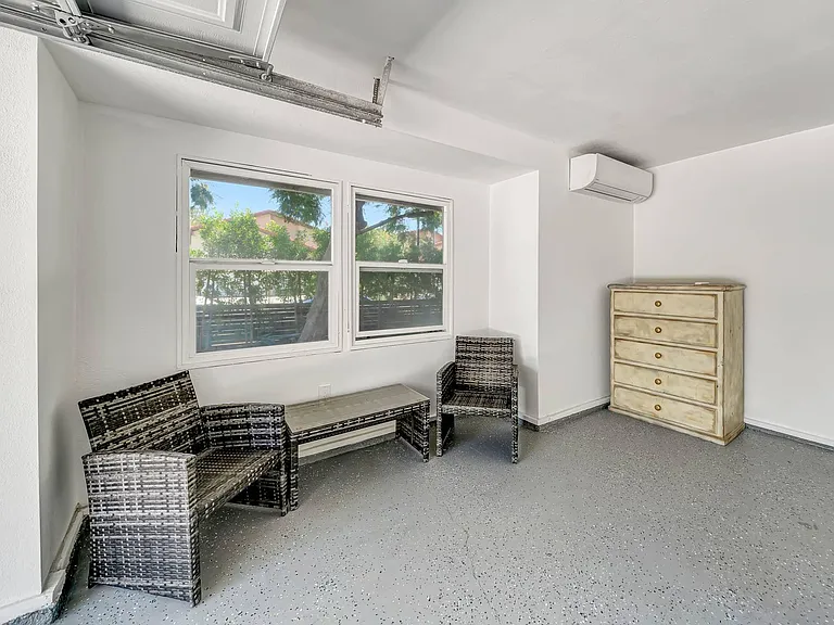7715 Oakdale Ave — Photo 13