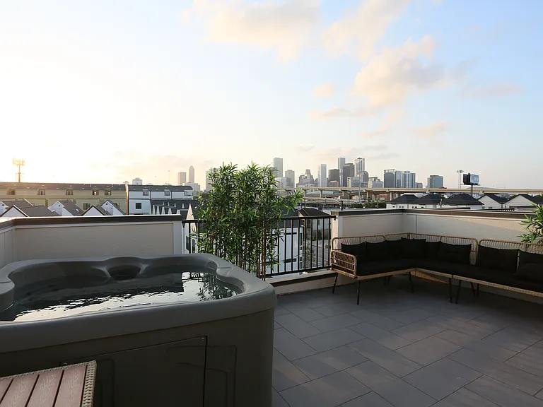 2107 Saint Charles St — Photo 36