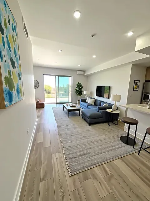 1 bed, 927 sqft, $4,199 — Photo 2