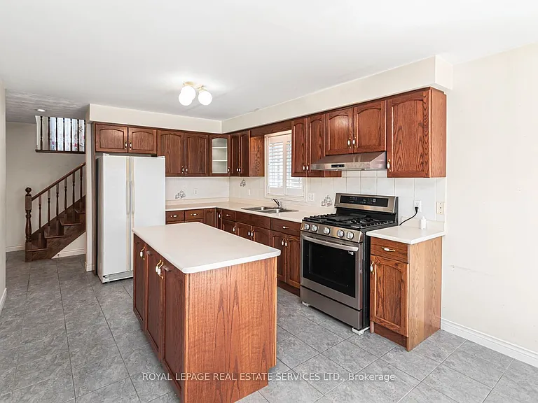 206 Bay St N — Photo 9