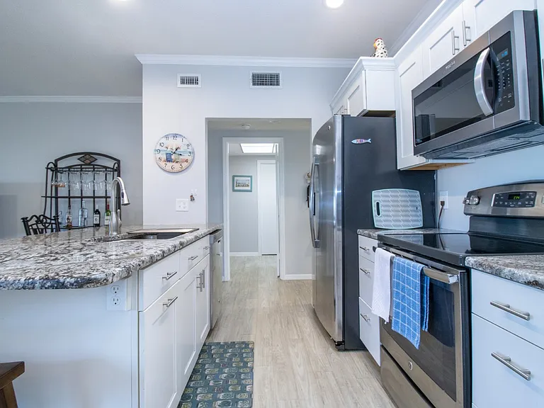 5920 Driftwood Ave — Photo 6