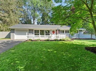 33 Hunters Run, Pittsford, NY 14534