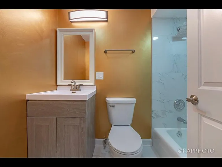 7306 N Winchester Ave #301 — Photo 7
