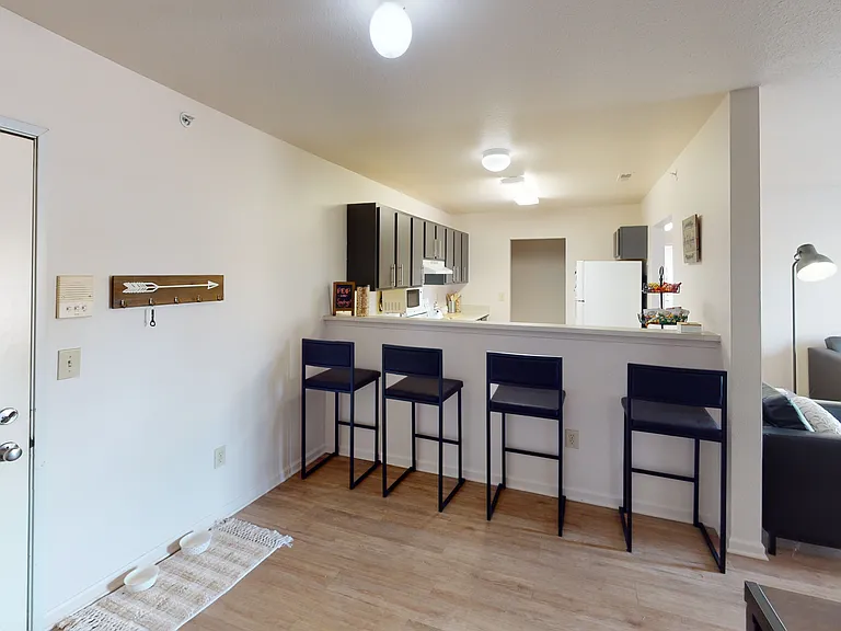 The Village at Chandler Crossings - Furnished Student Living - Priced Per Room — Photo 7