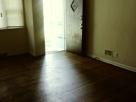3rd image of 5206 N 38th St