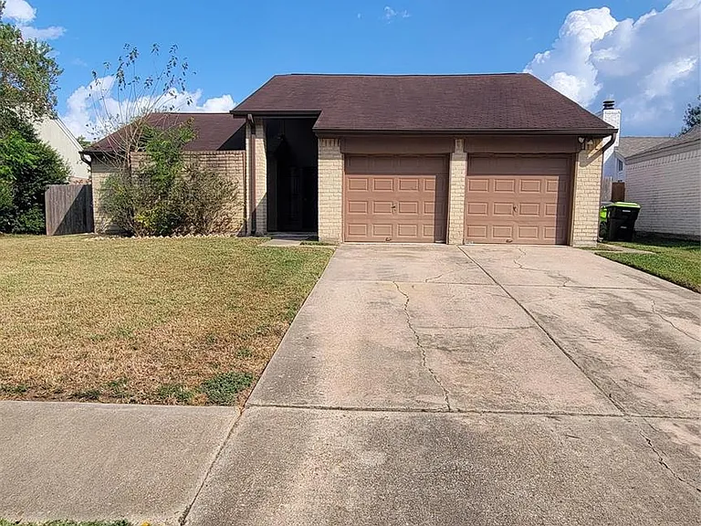 1919 Long Barrel Ln — Photo 1