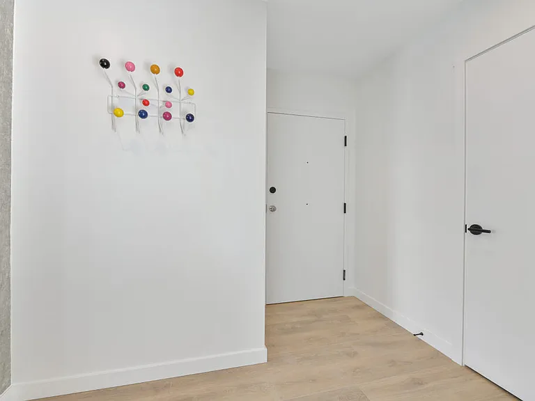 1097 View St — Photo 35