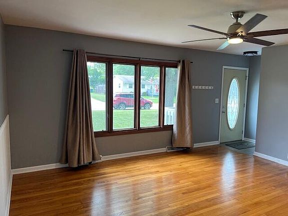 4th image of 3328 W 79th Pl