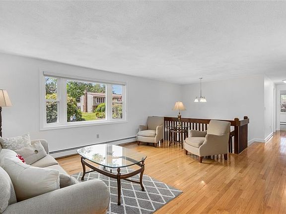 3rd image of 123 Hines Farm Rd