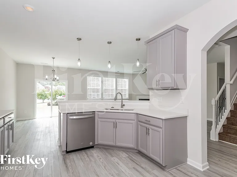 2641 Kinmere Dr — Photo 7