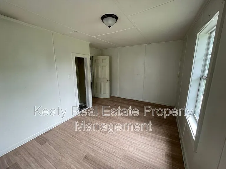 111 Dora St — Photo 16