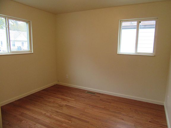 4th image of 1728 E Meyers Ave