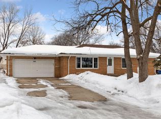 1086 Highview Dr, New Brighton, MN 55112