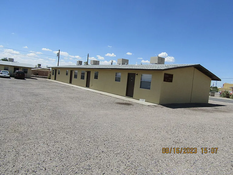 1100 La Fonda Dr — Photo 1
