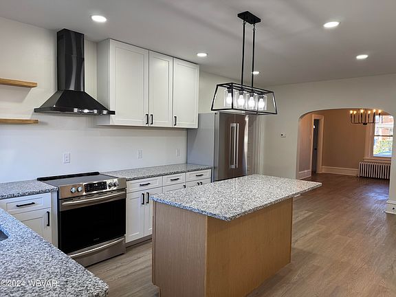5th image of 807 W Southern Ave S