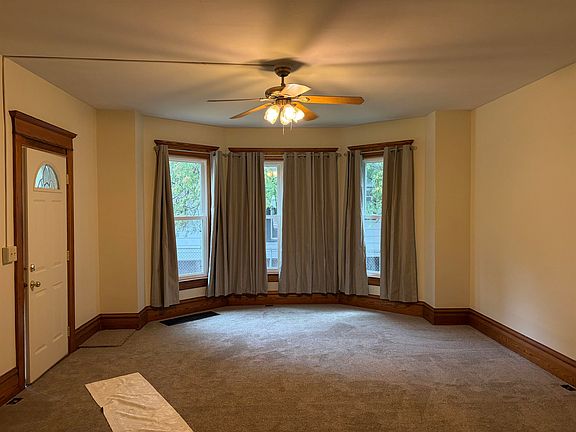 2nd image of 843 W Lincoln Blvd
