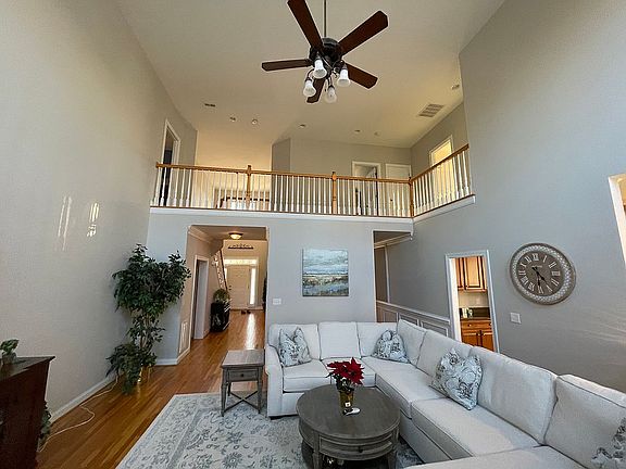 4th image of 9605 Hillspring Dr