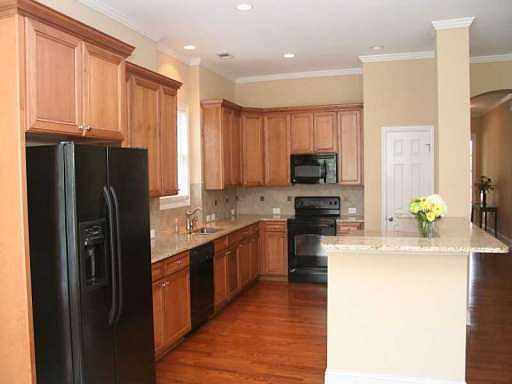 4th image of 3141 Primrose St