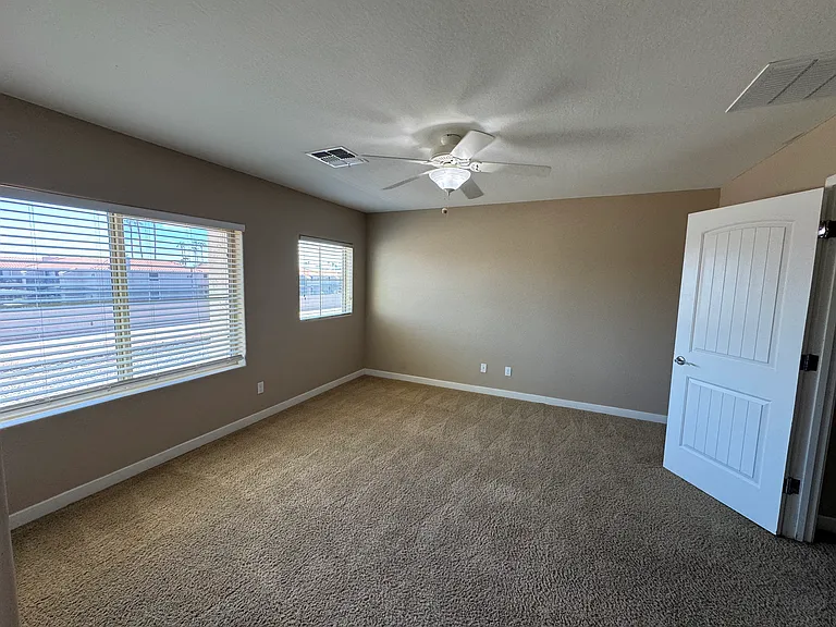 1143 E Cedar St — Photo 8