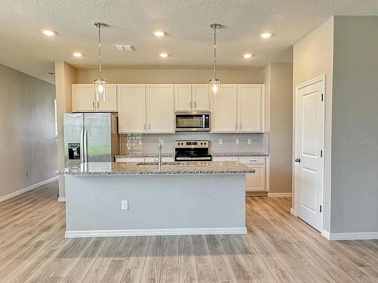 9409 Baraboo Way — Photo 5