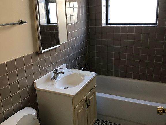 5th image of 2222 W Farwell Ave #1
