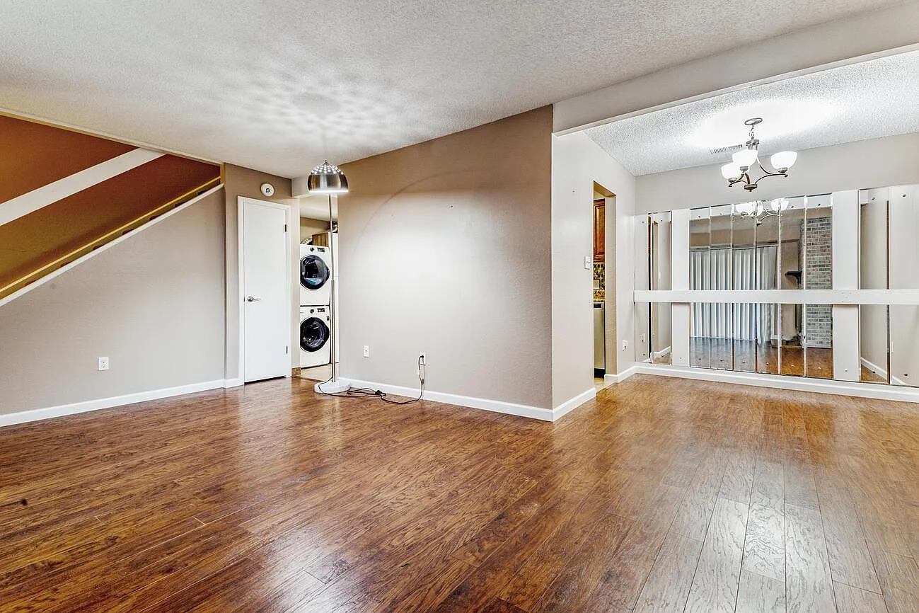 2 bed, 1142 sqft, $2,000 — Photo 3