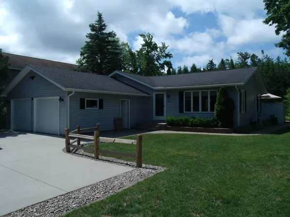 6679 Barbara St, Indian River, MI 49749