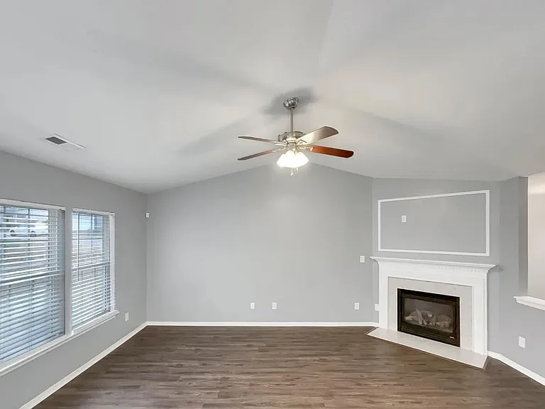 5400 Thunderidge Dr — Photo 2