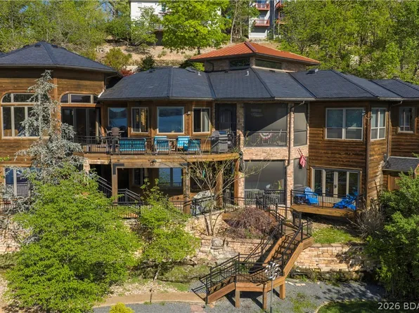 864 Eagle Dr, Lake Ozark, MO 65049