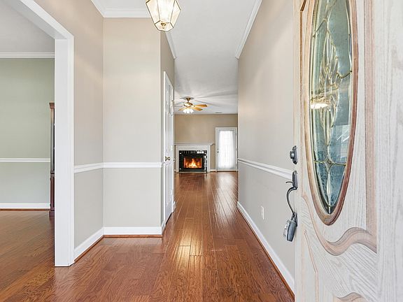 3rd image of 904 Collins St.