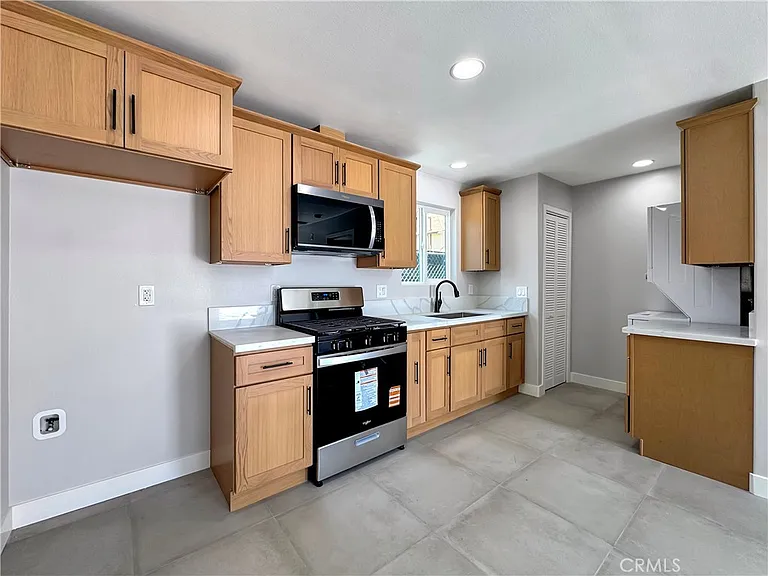 4187 Dwight Ave — Photo 7