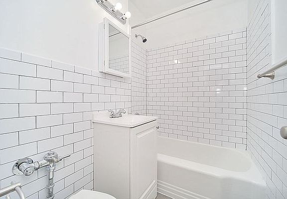 5th image of 338 E 53rd St APT 4A